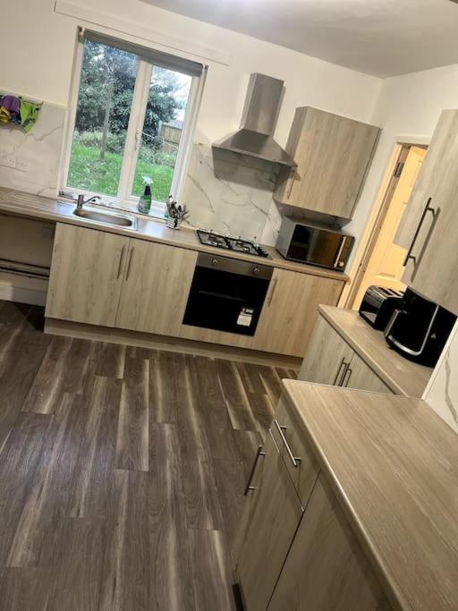 Spacious City Centre Home Near Hospital & M5 Worcester Exterior photo